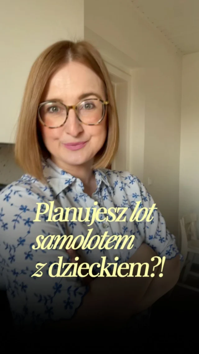 ✈️ Stresujesz się lotem samolotem z dzieckiem? Mamy na to 2 sprawdzone sposoby! 🥳🗨️ Skomentuj 𝗞𝗢𝗗 i odbierz -20% ✂️ na wszystkie książki – także nowości ✈️ Wszystko o samolotach i 🚂 Wszystko o pociągach!Boisz się, że Twoje dziecko na lotnisku będzie biegać z ekscytacji, a w samolocie – krzyczeć z nudów?Wiem, jakie to trudne, ale pamiętaj: macie prawo przebywać w przestrzeni publicznej. A Twoje dziecko ma prawo być dzieckiem i zachowywać się jak dziecko.Ale! Są 2 rzeczy, które możesz zrobić, żeby pomóc mu przygotować się do podróży i znieść ją spokojniej:✈️ Już wcześniej wytłumacz mu, co będzie działo się na lotnisku i w samolocie, żeby ograniczyć stres i strach (i pomóż zaopiekować pojawiające się emocje).✈️ Daj mu coś, czym w samolocie zajmie głowę… i ręce.Pomogą Ci w tym książki z okienkami dla dzieci w wieku 3-8 lat:
✈️ 𝗡𝗢𝗪𝗢𝗦́𝗖́: Wszystko o samolotach, która po może podejść Wam do pierwszego lotu z ciekawością zamiast stresu.
💪 „Miej odwagę, siłę i pewność siebie”, która pomaga budować pewność siebie i odważnie próbować nowych rzeczy.
💆🏼‍♀️ „Poznajemy emocje”, o tym, jak radzić sobie z emocjami, aby nikogo przy tym nie skrzywdzić.Poznaj też drugą 𝗡𝗢𝗪𝗢𝗦́𝗖́:
🚂 Wszystko o pociągach, która pomoże Wam odkryć, jak toczy się życie na dworcu i co dzieje się w różnych wagonach w czasie jazdy.I inne tytuły idealne na podróż:
🏊🏻‍♀️ Uczymy się pływać, która przygotuje Was do wizyty na basenie, a aquaparku, nad jeziorem lub morzem.
🇬🇧 Polsko-angielskie słowniki obrazkowe, które wesprą Was w nauce pierwszych słów.🗨️ Skomentuj 𝗞𝗢𝗗 i odbierz -20% NA WSZYSTKO‼️#książkidladzieci #książkiosamolotach #rodzicielstwobliskosci #pierwszylot