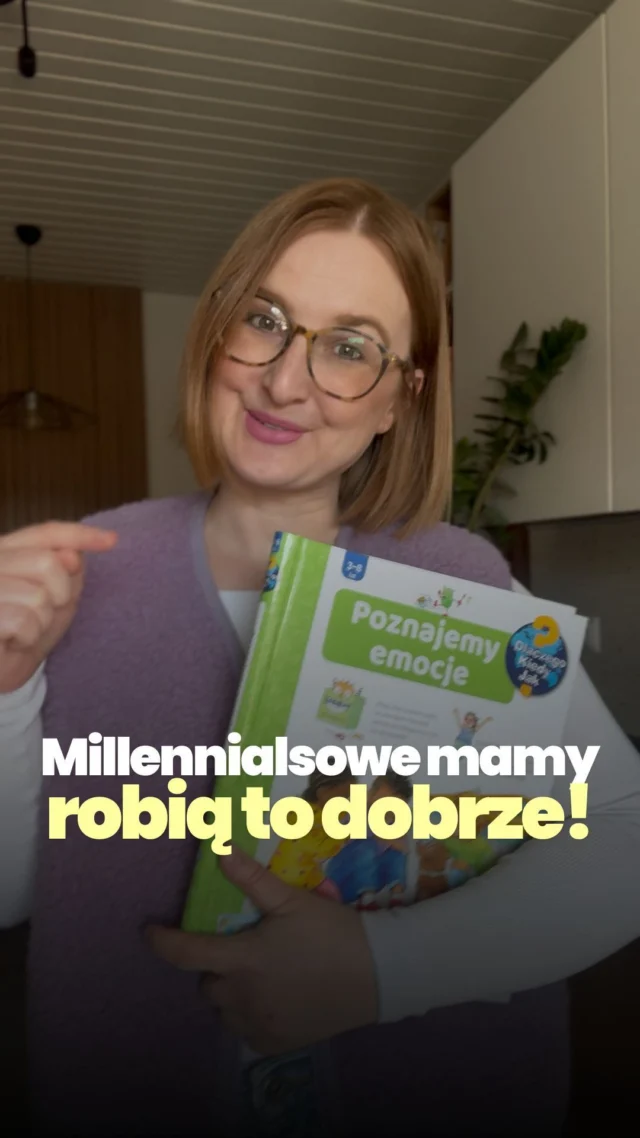 Dziecko co chwilę wybucha, a Ty już nie wiesz, jak reagować? 🤯🗨️ Skomentuj 𝗖𝗛𝗖𝗘̨, a wyślę Ci link do książek, z którymi wyregulujecie emocje, zamiast je tłumić!✂️ Teraz zakupisz książki z okienkami w pakiecie do 15% taniej 🥳Ty w dzieciństwie słyszałaś: "Nie płacz, nic się nie stało!" albo "Nie przesadzaj!".
Dziś badania* pokazują, że tłumienie emocji w dzieciństwie prowadzi do problemów z ich regulacją w dorosłości 👎Na szczęście millennialsowe mamy świadomie odchodzą od starych schematów!Zamiast uciszać – dajemy dzieciom głos! Uczymy je mówić o emocjach, problemach i potrzebach, aby wyrosły na pewnych siebie, asertywnych dorosłych 🫶Chcesz, żeby Twoje dziecko potrafiło mówić o emocjach i regulować je, zamiast dusić w sobie?
Pomogą Wam w tym książki z okienkami dla dzieci 3-8 lat:
💆🏼‍♀️ „Poznajemy emocje”, o tym, jak je rozpoznawać, wyrażać i regulować,
💪 „Miej odwagę, siłę i pewność siebie”, która pomaga stawiać granice i budować zdrowe relacje,
👫 „Jak żyjemy w społeczeństwie”, która uczy funkcjonowania w grupie.🗨️ Skomentuj 𝗖𝗛𝗖𝗘̨ i zobacz, jak te książki wyglądają w środku!*Nicole B Perry, Susan D Calkins, Jackie A Nelson, Esther M Leerkes, Stuart Marcovitch: Mothers’ Responses to Children’s Negative Emotions and Child Emotion Regulation: The Moderating Role of Vagal Suppression#emocjedziecka #świadomerodzicielstwo #rodzicielstwobliskosci #jakrozmawiaczdzieckiem #inteligencjaemocjonalna