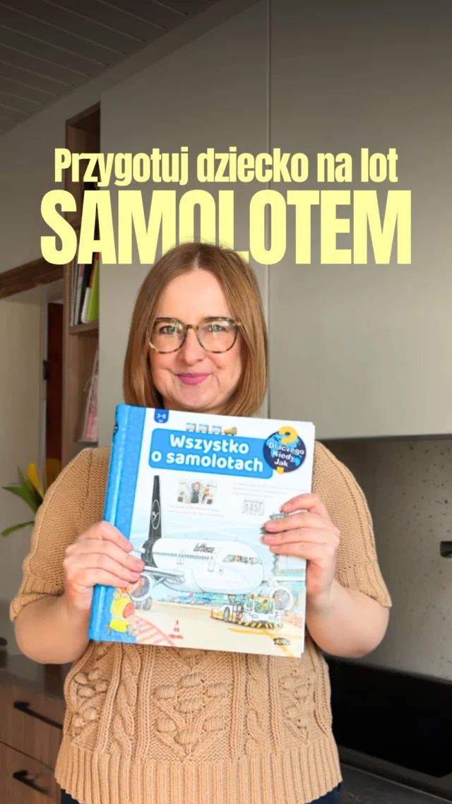 ✈️Pierwszy lot z dzieckiem – na samą myśl czujesz mieszankę ekscytacji ze strachem? 🫣 Musisz TO zobaczyć!✂️ Teraz zamówisz książki z okienkami w pakiecie do 15% taniej!
🗨️ Skomentuj 𝗖𝗛𝗖𝗘̨ i zobacz, jak wyglądają w środku!✈️ Co to jest check-in?
✈️ Jak przebiega kontrola bezpieczeństwa?
✈️ Jak pasażerowie trafiają do samolotu… a jak ich bagaże?
✈️ Czy w samolocie jest toaleta?
✈️ Kto opiekuje się pasażerami w czasie podróży?Przygotujcie się świadomie do podróży samolotem (i nie tylko) i… przywieźcie z wakacji odlotowe wspomnienia! 🥳Pomogą Wam z tym książki z okienkami z serii Dlaczego? Kiedy? Jak? 🛩️ dla dzieci w wieku 3-8 lat:
✈️ 𝗪𝘀𝘇𝘆𝘀𝘁𝗸𝗼 𝗼 𝘀𝗮𝗺𝗼𝗹𝗼𝘁𝗮𝗰𝗵, która po może podejść Wam do pierwszego lotu z ciekawością zamiast stresu.
🏊🏻‍♀️ 𝗨𝗰𝘇𝘆𝗺𝘆 𝘀𝗶𝗲̨ 𝗽ł𝘆𝘄𝗮𝗰́, która przygotuje Was do wizyty na basenie, a aquaparku, nad jeziorem lub morzem.
💪 𝗠𝗶𝗲𝗷 𝗼𝗱𝘄𝗮𝗴𝗲̨, 𝘀𝗶ł𝗲̨ 𝗶 𝗽𝗲𝘄𝗻𝗼𝘀́𝗰́ 𝘀𝗶𝗲𝗯𝗶𝗲, która pomaga uwierzyć w siebie i ze śmiałością próbować nowych rzeczy.Teraz zamówisz książki z okienkami w pakiecie do 15% taniej! ✂️
🗨️ Skomentuj 𝗖𝗛𝗖𝗘̨ i zobacz, jak wyglądają w środku!#książkidladzieci #książkiosamolotach #podróżezdzieckiem #pierwszylot #wydawnictwosam