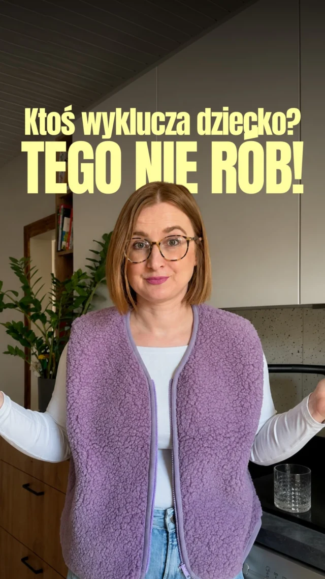 Dla dziecka to koniec świata, a dla Ciebie… nic takiego?! 😱🗨️ Skomentuj 𝗖𝗛𝗖𝗘̨ i poznaj książki, które otworzą dziecko na rozmowę i pomogą Wam budować zdrowe relacje.
✂️ Teraz zamówisz książki z okienkami w pakiecie do 15% taniej!Ono zwierza Ci się z tego, że czuje się odrzucone, bo odrzucenie wiążę się z samotnością. I nawet, jeśli wiesz, że za chwilę sytuacja się odwróci, a zmartwienia miną – proszę, nie bagatelizuj ich! 🙏To dla dziecka znak: Twoje problemy nie są dla mnie ważne, poradź sobie sam 👎 A przecież Ty wcale nie masz tego na myśli!Chcesz pokazać mu, że wcale nie jest samo, że może na Tobie polegać? Czasami wystarczy tylko…
💜 być obok,
💜 wysłuchać,
💜 potraktować poważnie.Te drobne gesty pomogą Ci okazać dziecku wsparcie 🫶 i sprawią, że poczuje się wysłuchane i zaopiekowane.Szukasz książek, które otworzą dziecko na rozmowę, a Tobie pomogą przegadać z nim temat relacji w grupie rówieśniczej? Sprawdź:
💆🏼‍♀️ 𝗣𝗼𝘇𝗻𝗮𝗷𝗲𝗺𝘆 𝗲𝗺𝗼𝗰𝗷𝗲, o tym, jak je rozpoznawać, wyrażać i regulować,
💪 𝗠𝗶𝗲𝗷 𝗼𝗱𝘄𝗮𝗴𝗲̨, 𝘀𝗶ł𝗲̨ 𝗶 𝗽𝗲𝘄𝗻𝗼𝘀́𝗰́ 𝘀𝗶𝗲𝗯𝗶𝗲, która pomaga budować pewność siebie i stawiać granice,
👫 𝗝𝗮𝗸 𝘇̇𝘆𝗷𝗲𝗺𝘆 𝘄 𝘀𝗽𝗼ł𝗲𝗰𝘇𝗲𝗻́𝘀𝘁𝘄𝗶𝗲, która uczy funkcjonowania w grupie.🗨️ Skomentuj 𝗖𝗛𝗖𝗘̨ i zobacz, jak te książki wyglądają w środku!#przedszkolak #rodzicielstwo #ksiazkidladzieci #wydawnictwosam #psychologia