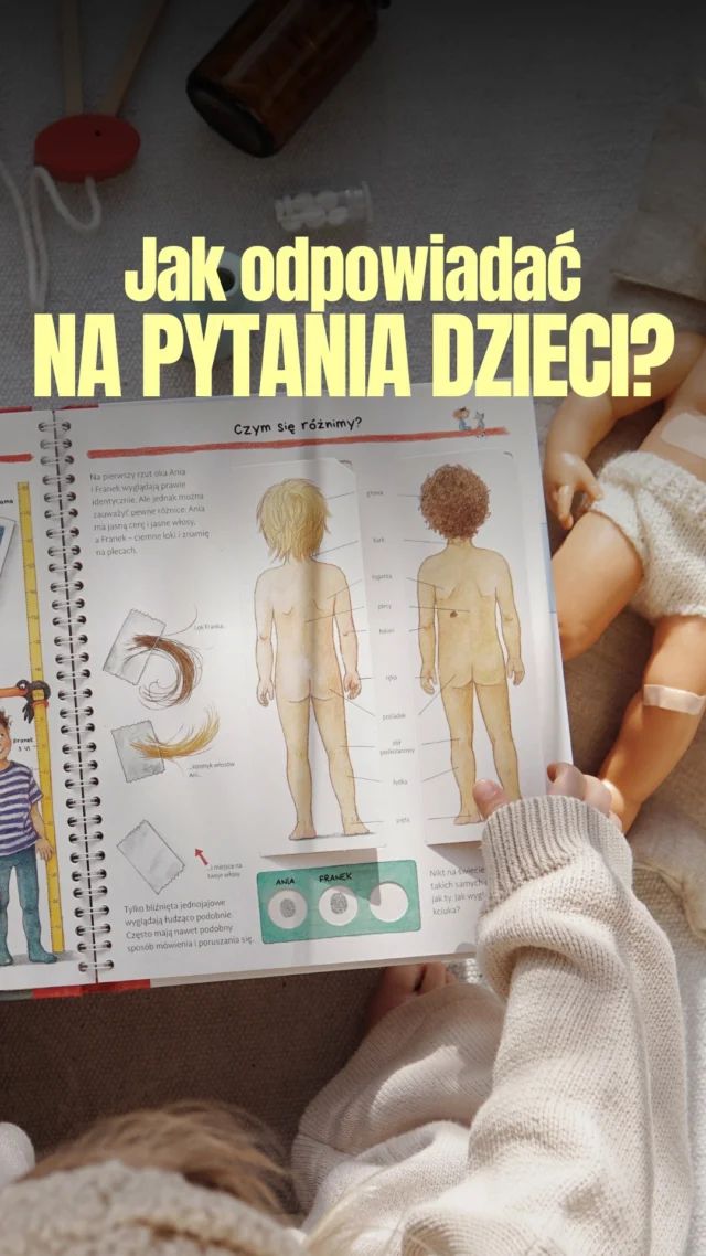 Ono widzi, że 👩 mama i 👨 tata wyglądają inaczej! Ale jak mu to wytłumaczyć? Zgodnie z prawdą i gotowością dziecka!🗨️ Skomentuj 𝗖𝗛𝗖𝗘̨ i poznaj książki, które pomogą Wam rozmawiać o ciele i granicach.
✂️ Teraz zamówisz książki z okienkami w pakiecie do 15% taniej!Prędzej czy później pojawi się ciekawość i pytania. Będziesz je ignorować i twierdzić, że „to nie wypada”? 🤔A może wyciągniesz mądrą książkę dla dzieci i rozwiejesz wszystkie wątpliwości, żeby Twoje dziecko nie musiało szukać odpowiedzi gdzieś indziej?Pomogą Ci w tym te książki:
🦶𝗠𝗼́𝗷 𝗻𝗮𝗷𝗽𝗶𝗲̨𝗸𝗻𝗶𝗲𝗷𝘀𝘇𝘆 𝗽𝗼𝗹𝘀𝗸𝗼-𝗮𝗻𝗴𝗶𝗲𝗹𝘀𝗸𝗶 𝘀ł𝗼𝘄𝗻𝗶𝗸 𝗼𝗯𝗿𝗮𝘇𝗸𝗼𝘄𝘆. 𝗝𝗮 𝗶 𝗺𝗼́𝗷 𝘀́𝘄𝗶𝗮𝘁 (od 8 mies.) pomaga nazywać części ciała i najbliższe otoczenie.
🧠 𝗣𝗼𝘇𝗻𝗮𝗷𝗲𝗺𝘆 𝗻𝗮𝘀𝘇𝗲 𝗰𝗶𝗮ł𝗼 (3-8 lat) z informacjami, jak ono wygląda i działa.
🤰 𝗗𝘇𝗶𝗲𝗰𝗸𝗼 𝘄 𝗯𝗿𝘇𝘂𝗰𝗵𝘂 𝗺𝗮𝗺𝘆 (4-9 lat), która tłumaczy, skąd się biorą dzieci – bez tabu, lecz bliskościowo oraz językiem dostosowanym do wieku dziecka.🗨️ Skomentuj 𝗖𝗛𝗖𝗘̨ i zobacz, jak wyglądają w środku!
✂️ Teraz zamówisz książki z okienkami w pakiecie do 15% taniej!#ksiazkidladzieci #bookstagrampl #przedszkolak #rodzicielstwobliskości #świadomerodzicielstwo