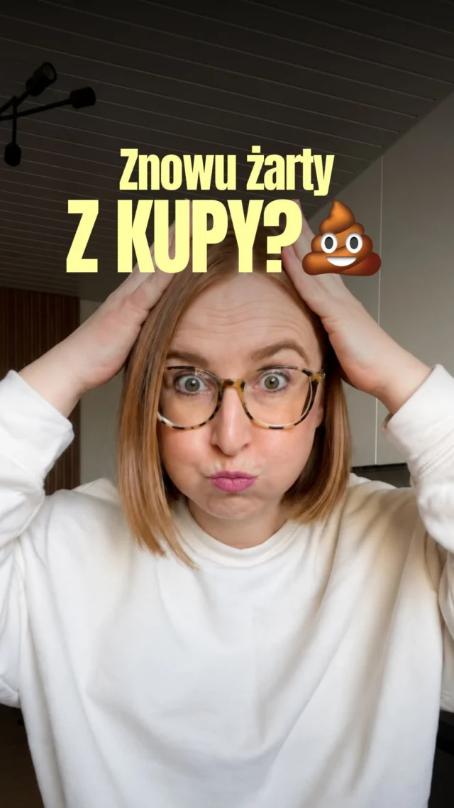 Uważaj! Te błędy sprawią, że KUPA 💩 zostanie Waszym rodzinnym słowem roku! 🤣🗨️ Skomentuj 𝗖𝗛𝗖𝗘̨ i poznaj książki, które pomogą Wam rozmawiać o ciele i granicach.
✂️ Teraz zamówisz książki z okienkami w pakiecie do 15% taniej!Stało się: Twoje dziecko przyniosło z przedszkola do domu… „brzydkie słowa”. To niby nic, ale KUPA powtarzana jak mantra potrafi w końcu wyprowadzić z równowagi każdego rodzica! 🤯Chcesz raz na zawsze zakończyć temat fekaliów? W takim razie…
👎 nie ignoruj. Temat nie umrze śmiercią naturalną, lepiej wykorzystać okazję do rozmowy z dzieckiem.
👎 nie oburzaj się, kiedy słyszysz KUPA, DUPA. Dziecko czeka na Twoją reakcję, a jeśli ją wywoła, już nic go nie powstrzyma.Zamiast tego możesz podrzucić dziecku inne „zakazane” słowo – mniej kontrowersyjne 😉Chcesz pokazać dziecku, skąd się bierze kupa, jak działa ciało i jak stawiać granice, kiedy czyjeś żarty lub zachowanie nam się nie podoba?Pomogą Ci w tym książki z okienkami:
🧠 𝗣𝗼𝘇𝗻𝗮𝗷𝗲𝗺𝘆 𝗻𝗮𝘀𝘇𝗲 𝗰𝗶𝗮ł𝗼 (3-8 lat) z informacjami, jak ono wygląda i działa.
🤰 𝗗𝘇𝗶𝗲𝗰𝗸𝗼 𝘄 𝗯𝗿𝘇𝘂𝗰𝗵𝘂 𝗺𝗮𝗺𝘆 (4-9 lat), która tłumaczy, skąd się biorą dzieci – bez tabu, lecz bliskościowo oraz językiem dostosowanym do wieku dziecka.
💪 𝗠𝗶𝗲𝗷 𝗼𝗱𝘄𝗮𝗴𝗲̨, 𝘀𝗶ł𝗲̨ 𝗶 𝗽𝗲𝘄𝗻𝗼𝘀́𝗰́ 𝘀𝗶𝗲𝗯𝗶𝗲 (3-8 lat), która pomaga stawiać granice i budować zdrowe relacje.🗨️ Skomentuj 𝗖𝗛𝗖𝗘̨ i zobacz, jak wyglądają w środku!
✂️ Teraz zamówisz książki z okienkami w pakiecie do 15% taniej!#ksiazkidladzieci #wydawnictwosam #bookstagrampl #przedszkolak #rodzicielstwobliskości