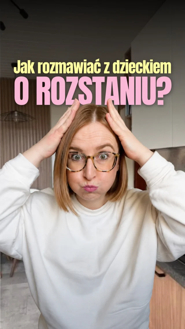 Uważaj! Te 3 błędy sprawią, że Twoje dziecko poczuje, że traci rodzica! 🥺‼️𝗨𝗪𝗔𝗚𝗔, 𝗟𝗜𝗞𝗪𝗜𝗗𝗔𝗖𝗝𝗔 𝗠𝗔𝗚𝗔𝗭𝗬𝗡𝗨! -𝟮𝟬% 𝗧𝗬𝗟𝗞𝗢 𝗗𝗢 𝗪𝗬𝗖𝗭𝗘𝗥𝗣𝗔𝗡𝗜𝗔 𝗭𝗔𝗣𝗔𝗦𝗢́𝗪! ✂️ Wpisz 𝗦𝗔𝗟𝗘, a wyślę Ci link 📥𝗦𝗣𝗢𝗥𝗢 𝗧𝗬𝗧𝗨Ł𝗢́𝗪 𝗝𝗨𝗭̇ 𝗭𝗡𝗜𝗞𝗡𝗘̨Ł𝗢 😱 ❤️‍🩹Rozstania się zdarzają. Zwykle towarzyszą im nieprzyjemne emocje – co zrobić, aby nie przenosić ich na dziecko? 👶Przede wszystkim:
👎 nie obmawiaj swojego/swojej ex przy dziecku, nie obwiniaj go/jej o całe zło tego świata,
👎 nie utrudniaj drugiemu rodzicowi kontaktu z dzieckiem,
👎 nie rób z dziecka posłańca, który krąży między rodzicami i pośredniczy w załatwianiu ich dorosłych spraw.Możesz zadbać o to, aby Twoje dziecko zrozumiało nową sytuację, zniosło ją jak najlepiej i – przede wszystkim – nie obwiniało się o nią.Aby przeżyło swoje emocje wiedząc, że nadal ma dwoje rodziców, którzy bardzo je kochają!Poznaj książki, które pomogą Wam oswoić nową sytuację:
🏠 „Poznajemy rodziny” o relacjach rodzinnych (także tych skomplikowanych!)
🧑‍🧑‍🧒‍🧒 „To właśnie rodzina”, która pokazuje, że rodziny mogą wyglądać różnie i żadna z nich nie jest gorsza.🗨️ Skomentuj 𝗦𝗔𝗟𝗘, a wyślę Ci link do wyprzedaży -20% NA WSZYSTKO‼️
Tylko do wyczerpania zapasów!#rodzicielstwo #ksiazkidladzieci #przedszkolak #bookstagrampl #rodzicielstwobliskosci